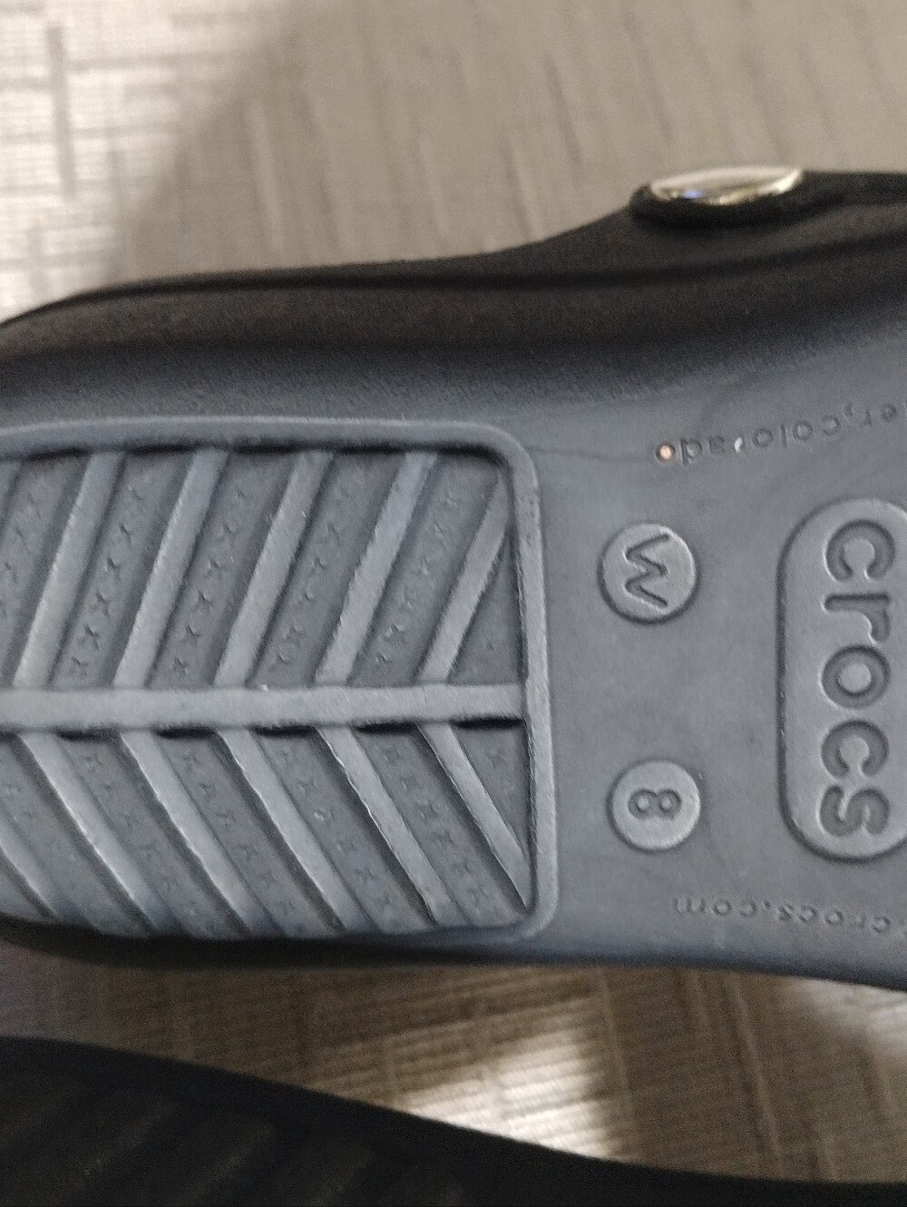Crocs Sanrah Ringed Silver Circle Thong Black Wedge Sandals Women's Size 8 - EUC - Picture 5 of 5